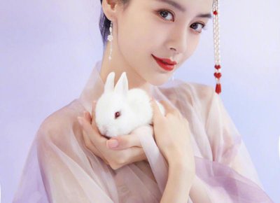 ​形容女子美貌的的句子(678句)