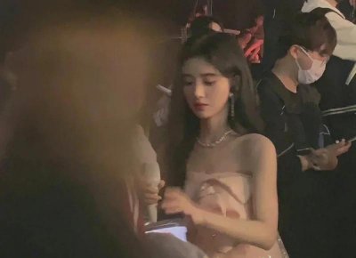 ​幽默评论别人的说说[25句] (情人节说说心情短语)