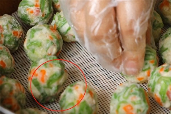 早餐别再吃包子油条了，教你水晶丸子做法，颜色清新筋道Q弹