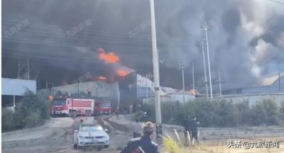 ​昆明一物流仓库着火，纸箱及塑料玩具被烧，暂无人员伤亡