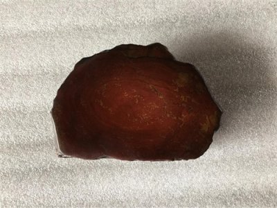 ​红丝砚的稀少品种，原石斑驳手感很好，茶托底座也不错。