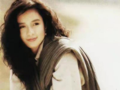 ​吕秀菱，号称林青霞接班人，32岁退圈，嫁给华纳高层，至今无子女