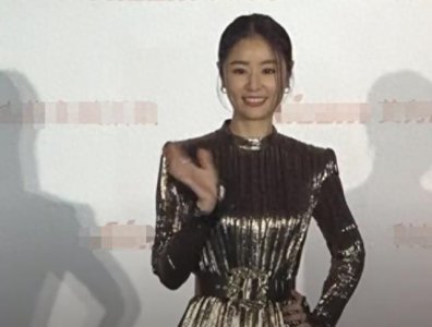 ​林心如与前任林志颖婚后首度同台，两人四目相对大方互动毫不尴尬