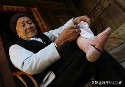 ​＂束缚与美丽：揭秘古代女性的裹脚之谜＂