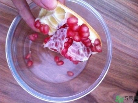 石榴里面发黑能不能吃？石榴发黑怎么办？