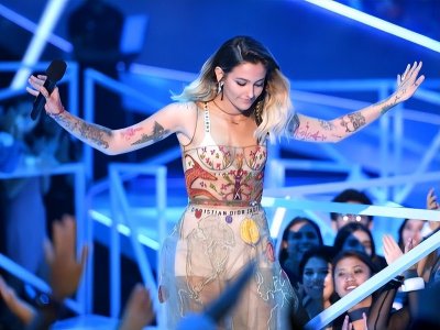 ​迈克尔·杰克逊唯一女儿24岁了，不走寻常路的她到底有多不寻常？
