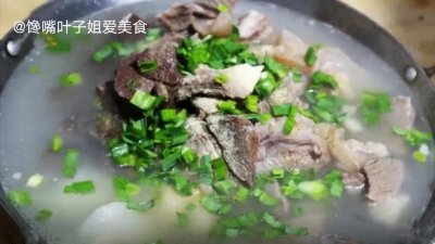 ​这样做羊肉汤，越吃越香，解馋又过瘾