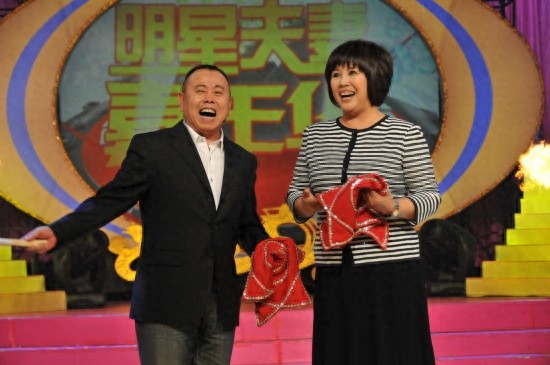 59岁潘长江的妻子杨云近照