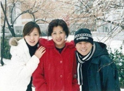 ​59岁潘长江的妻子杨云近照