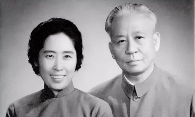 ​王前：少奇同志的第四任妻子，因任务结缘育有2子，为何离婚收场