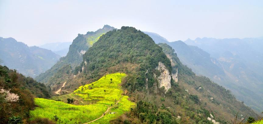 彭州葛仙山，峰灵峦秀，幽壑骈联，是个有名的道教胜地