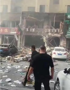​辽宁一商铺发生爆炸，官方通报：液化气罐泄漏，4人受伤