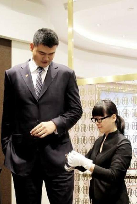 姚明女儿首次亮相，8岁身高160？网友：又一个巨人即将诞生