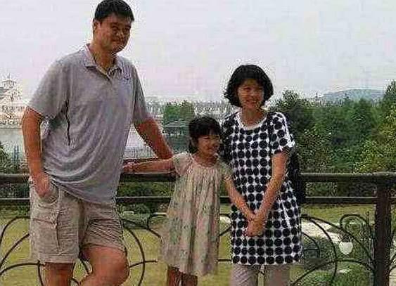 姚明女儿首次亮相，8岁身高160？网友：又一个巨人即将诞生