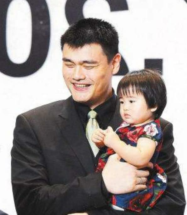 姚明女儿首次亮相，8岁身高160？网友：又一个巨人即将诞生