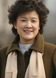 ​国家一级演员宋春丽：终生未生育，却在做奶奶的年纪当上妈