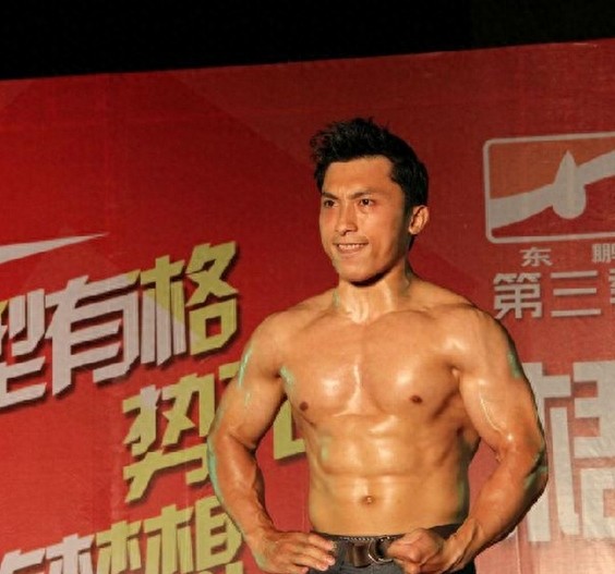 甄子丹近日又赤膊健身秀肌肉,你给多少分?