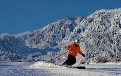 ​西岭雪山官宣：今起开板滑雪