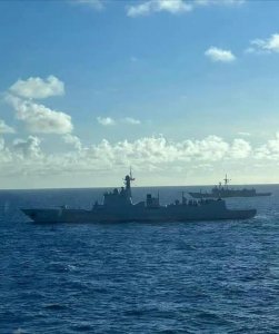 ​解放军长春舰台海对峙台军成功级护卫舰：“中华神盾”PK“上世纪产物”