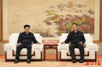 ​谢卫江会见曾光辉一行