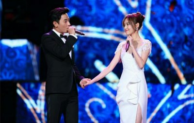 ​东方卫视跨年晚会，唐嫣罗晋合体深情对唱，赶紧结婚！