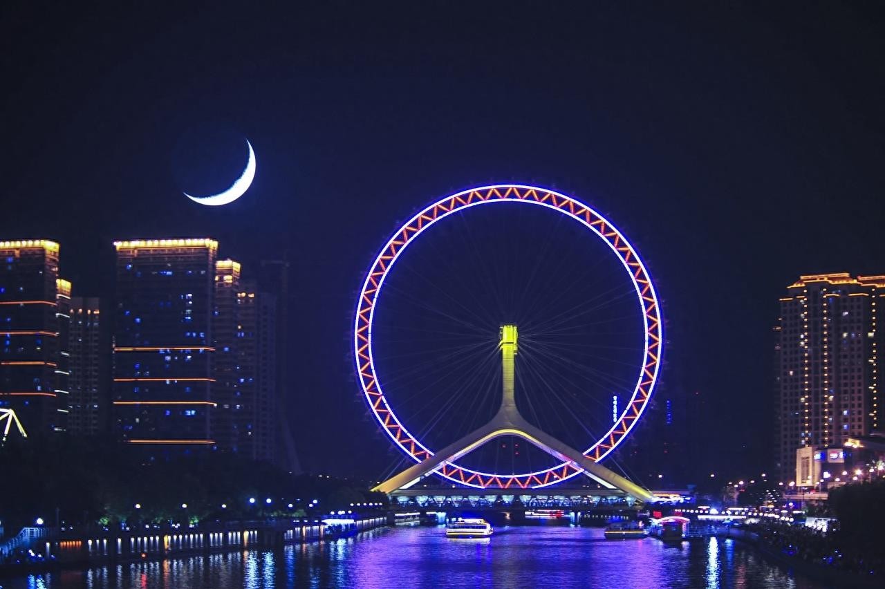 天津之眼是天津的地标之一，直径为110米