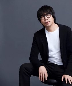 ​卢庚戌55岁还在消费清华，32岁的董宇辉已让名校为他鼓掌