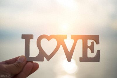 ​耳东兔子作品推荐《陷入我们的热恋》《深情眼》《第二十八年春》