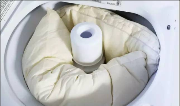 枕头能用洗衣机洗,u型枕可以放在洗衣机洗吗图9