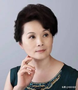 ​60岁老戏骨吴冕，嫁大学同窗恩爱39年，如今一家三口低调幸福