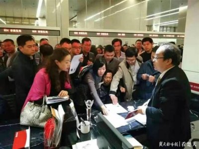 ​新婚姻法家暴净身出户（女子19年前遭家暴净身出户）