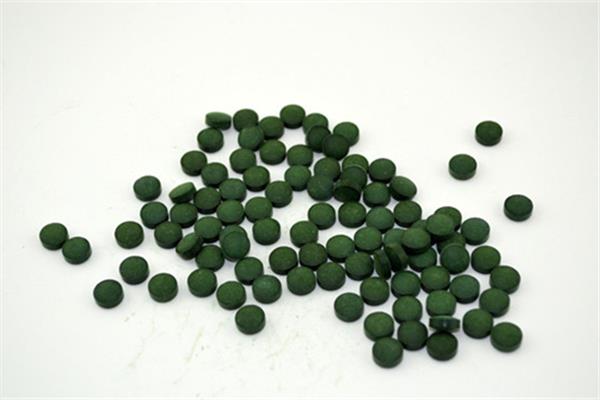 螺旋藻片咀嚼还是吞服 螺旋藻片的正确吃法和功效 螺旋藻片咀嚼还是吞服 螺旋藻片的正确吃法和功效