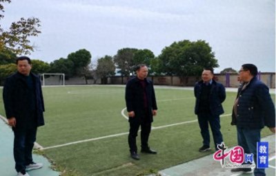 ​绵阳市盐亭县教体局领导深入五龙小学检查指导