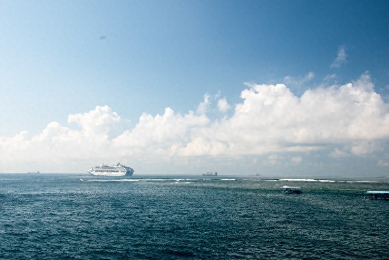 蓝梦岛又称“恶魔的眼泪”，迷人的危险，却美得像梦境