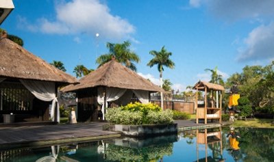 ​蓝梦岛又称“恶魔的眼泪”，迷人的危险，却美得像梦境