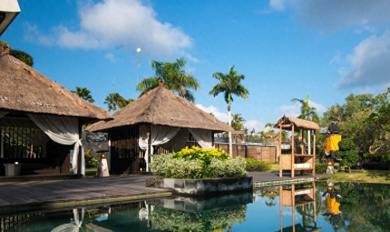 蓝梦岛又称“恶魔的眼泪”，迷人的危险，却美得像梦境