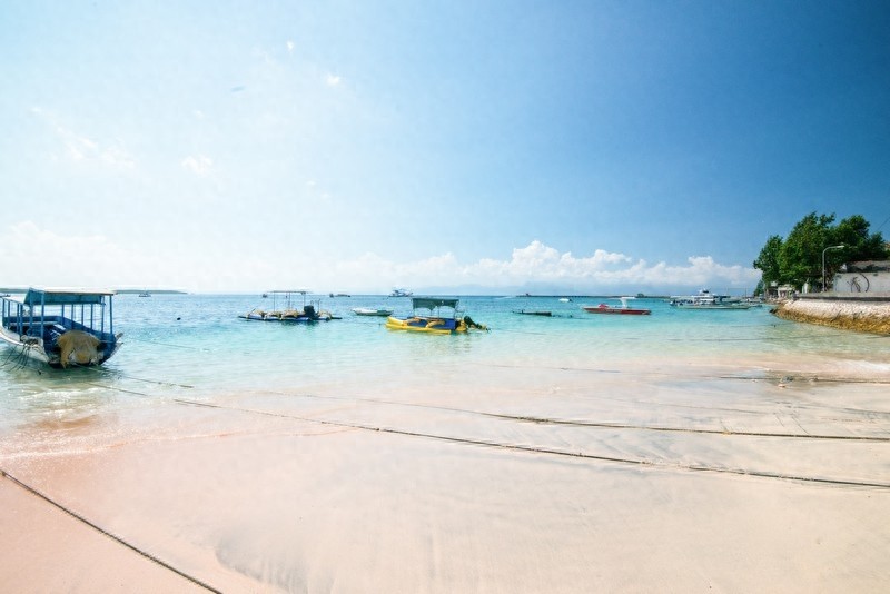 蓝梦岛又称“恶魔的眼泪”，迷人的危险，却美得像梦境