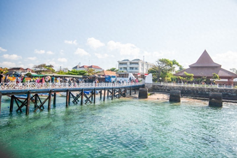 蓝梦岛又称“恶魔的眼泪”，迷人的危险，却美得像梦境