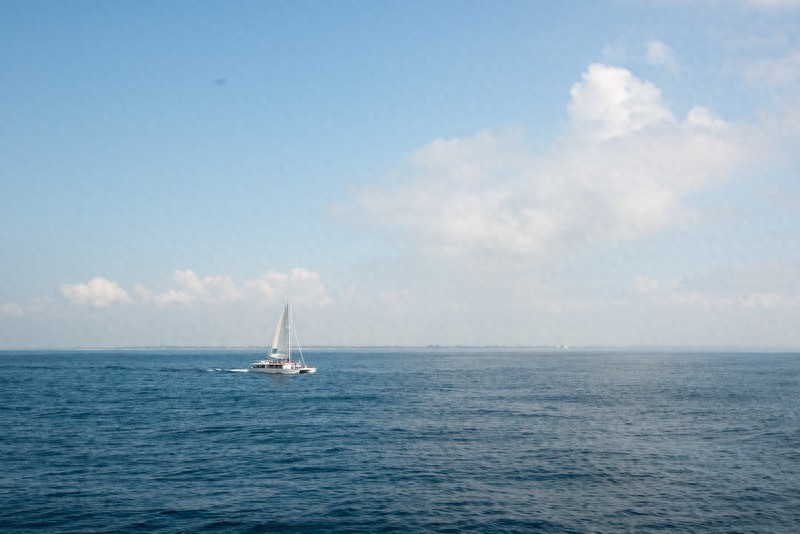 蓝梦岛又称“恶魔的眼泪”，迷人的危险，却美得像梦境