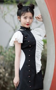 ​153的赖美云，真正让网友见识到“天鹅腿”魔力，显高10厘米