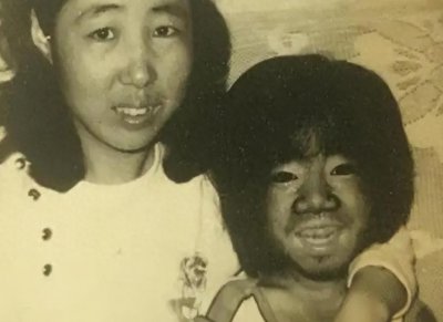 ​“中国第一毛孩”于震寰，为爱被迫脱毛，42岁娇妻爱子圆满