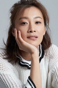 ​出道18年不温不火，男友花5亿娶李小冉，她不吵不闹低调成全