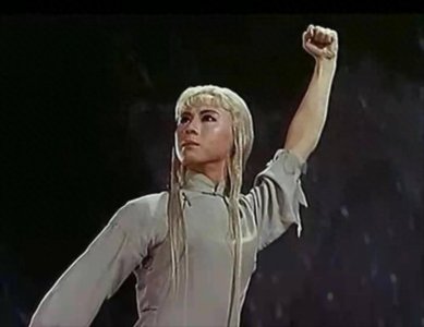 ​52年前，那个红极一时的“白毛女”石钟琴，后来过得怎么样了？