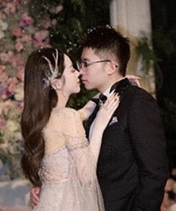 ​意尔康二公子订婚：新娘小腹隆起像怀孕，婆婆低胸装艳压全场