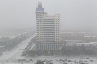 ​通辽市供暖企业紧急调整换热站 满足居民取暖需求