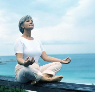 ​练瑜伽腿为什么会变粗？练瑜伽为什么不穿钢圈内衣？