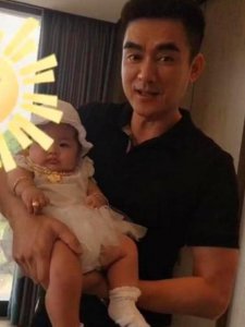 ​全球年龄最小的爷爷(“最年轻爷爷”火了，分不清谁是爸爸谁是爷爷)