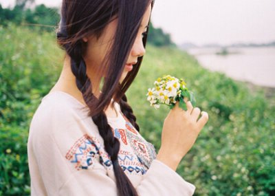 ​优美的爱情说说：你负责挣钱养家，我负责貌美如花