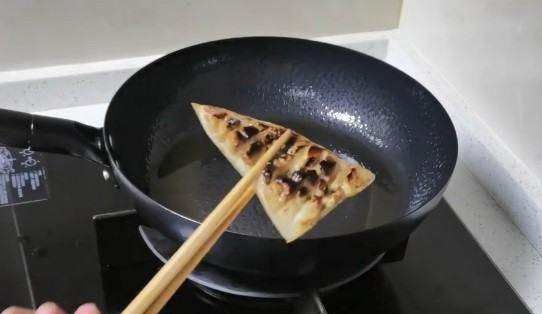 铁锅怎么开锅不生锈不粘锅,一个新的铁锅,如何开锅使用图12