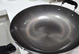 铁锅怎么开锅不生锈不粘锅,一个新的铁锅,如何开锅使用图20